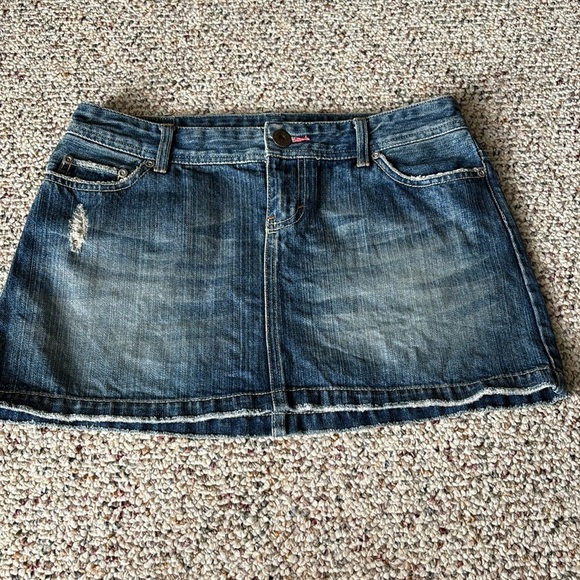American Eagle Distressed Denim Mini Skirt. Size 4 - Picture 1 of 9